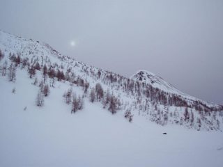 Pendii sopra l'Alpe Corbernas e il Sangiatto pelato sullo sfondo