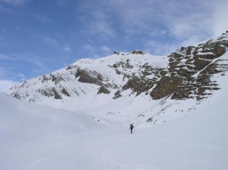 la cima delle lose sullo sfondo