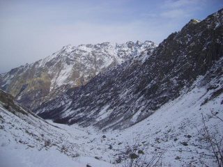 Salendo al rifugio,guardando il vallone della Barra