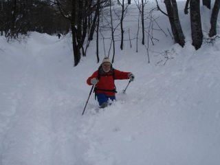 Alberto emerge dalla neve