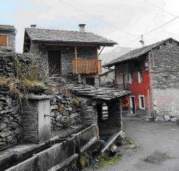 Fontana di frazione Borgo di Crissolo