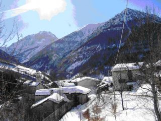 Marmora  borgata Reineri, ottima acqua incontaminata (nitrati 0,66 mgl), limitato contenuto di sali, leggera durezza 8°F, povera di calcio e magnesio, buona dote di potassio effetto diuretico.