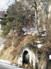 Fonte di Napoleone Macra presso bivio per Kamulieres, acqua di buona qualità (nitrati 2 mgl) calcio-magnesiaca durezza 22°F, utile per chi fa sport