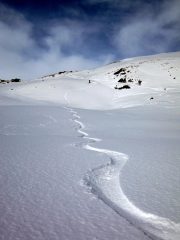 sotto la cresta bella neve