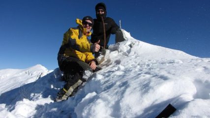 Stelvio e Alessandro in vetta (autoscatto) (27-12-2009)