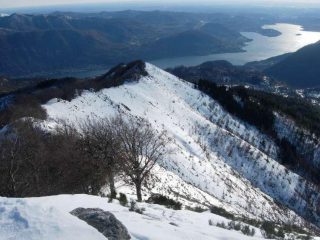 La dorsale di salita dalla vetta