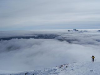 ...le nuvole che al momento della foto stazionano intorno a quota 2000...