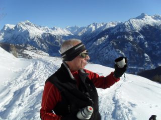 Giampiero beve il the con panorama mozzafiato