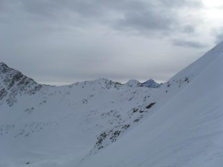 a destra l'inizio della discesa