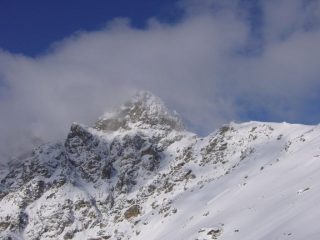 quand al Mucrun a l'à al capel, o ca fa brut o ca fa bel. quand al Mucrun l'à nient d'au tut, o ca fa bel o ca fa brut!!