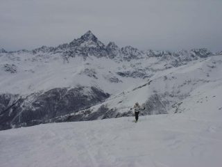 Arrivo in vetta con il cielo ingrigito