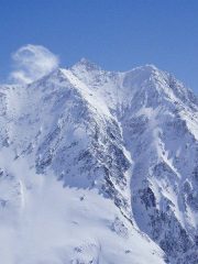 Il couloir NW in condizioni di ottimo innevamento in primavera (da skitour)
