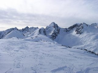 il becco alto d'ischiator