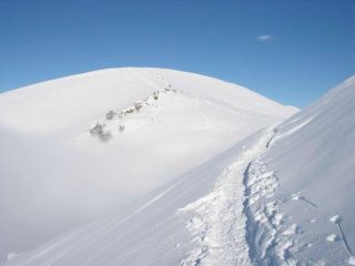 Il Monte Covreto dal traverso sotto il Sasso Corbaro