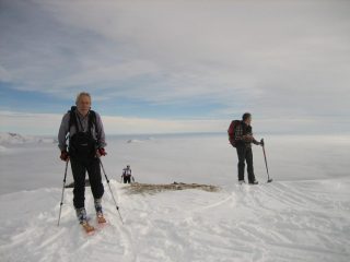 Si susseguono gli arrivi.