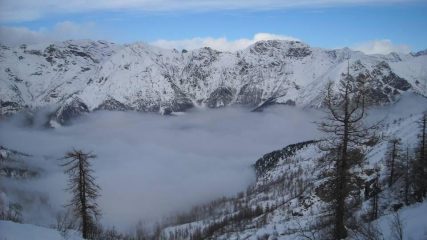 la valle nella nebbia