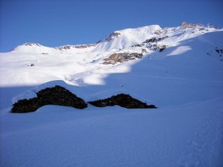 l'ampio giro tracciato oggi, si perdono 40 minuti rispetto alla traccia normale sopra le baite!