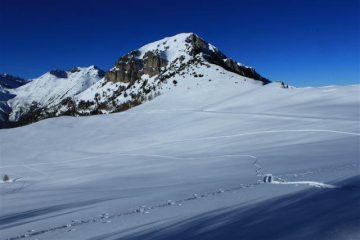 La conca prima della bassa e dietro lo Chajol