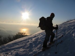 Salendo in controluce