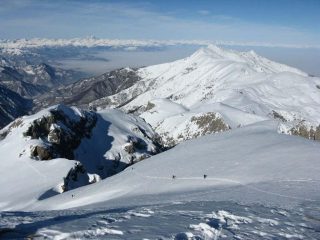 panorama dalla cima verso la cresta n/o. In basso l'imbocco del canale
