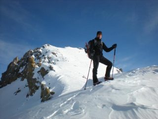 manca poco, Enrico con la vetta alle spalle