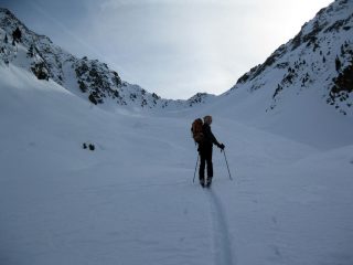 Ale traccia un po'tu,passo in vista in fondo a destra