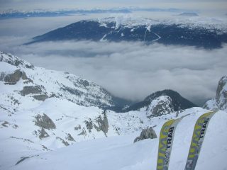 Mi pregusto la discesa... sullo sfondo le piste della Paganella