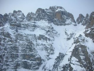 E' pericoloso sporgersi... verso le vicinissime Cima Brenta, Bocca del Tuckett e Punta Sella