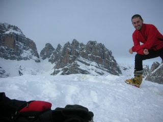 Autoscatto celebrativo sulla stretta cima