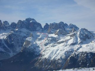 Vista dell'itinerario dalle piste della Paganella