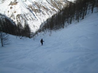 Discesa ripida nel vallone del Fanjet