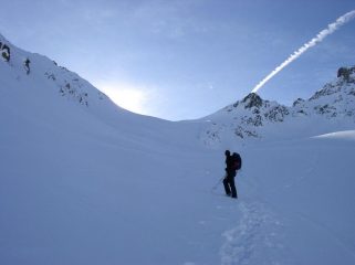 colle stau sullo sfondo