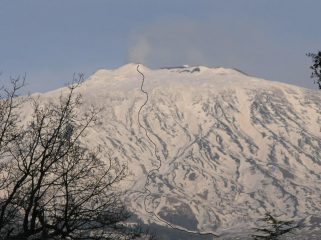 Il versante meridionale visto dalla strada Nicolosi - Rif. Sapienza