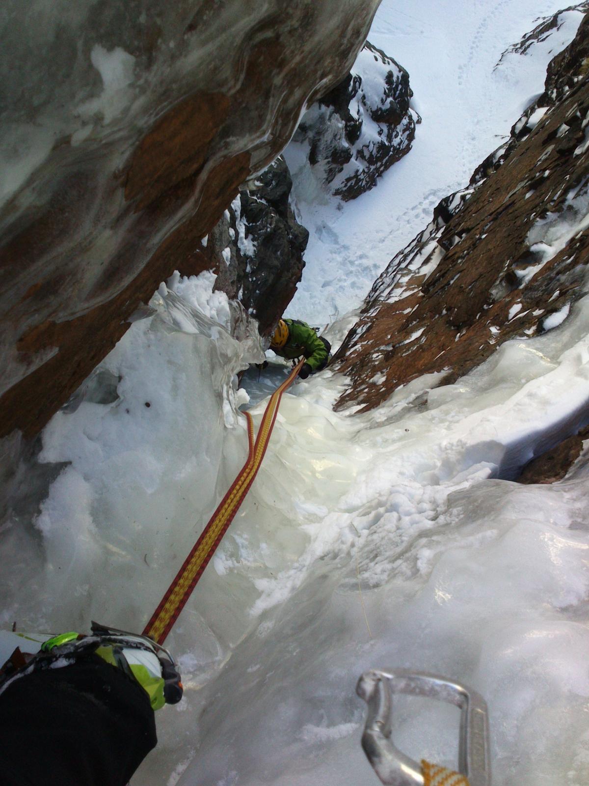 Roby impegnato nella salita non proprio comoda...