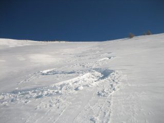 Le traccie di uno sceso forse il sabato, che mi hanno facilitato la salita.