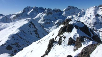 panorami dalla cima : Grand Capelet (a sinistra) e Cime de Lusière (a destra) (31-1-2010)
