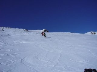 Discesa nel vallone tra la torretta e il Monbarone