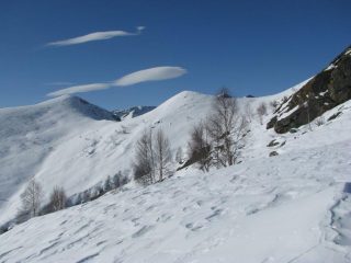 A sinistra, la Punta busiera, dalla cresta di salita