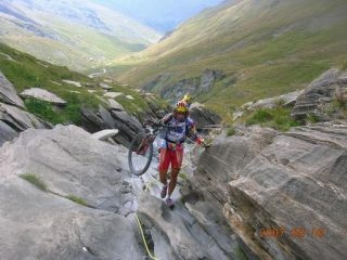 alain cerca il passaggio tra le caratteristiche olle
