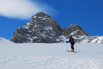 Salendo verso il Colle Chiosso...il Chersogno di fronte!