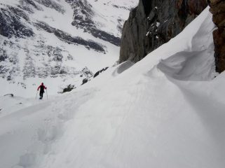 scivoli che avanti arrivano sul bordo della strada