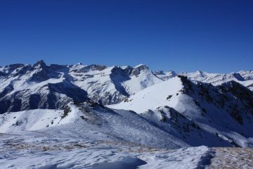 Vista sul vicino Nebin e l'alta Val Maira