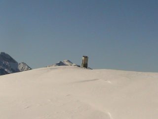 Pilone votivo con dietro la Ciantiplagna.