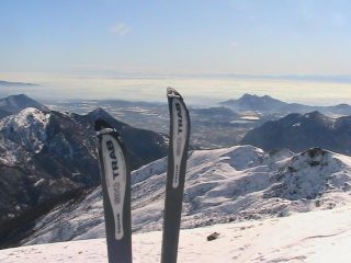 Dalla vetta sguardo verso la pianura e i laghi