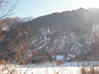 il canale, visibile solo a tratti