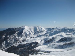 Monesi, un gioiello incastonato nelle Alpi liguri.