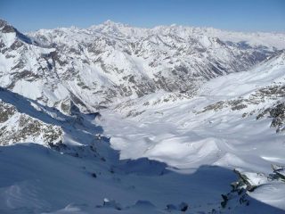 il vallone di salita visto dalla cima