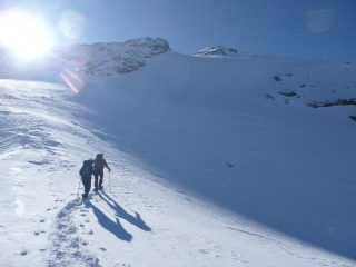 A quota 3200 m. A dx la cima vera,  a sx l'anticima.