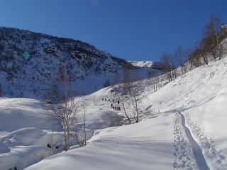 Lasciata la strada, si imbocca il vallone del Rio Nanta