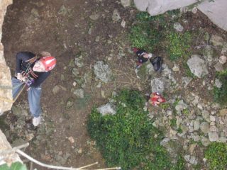 Calata nella grotta dell'edera